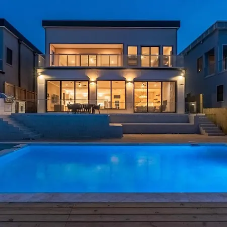 New Luxury Waterfront Home, With Pool, Sleeps 20